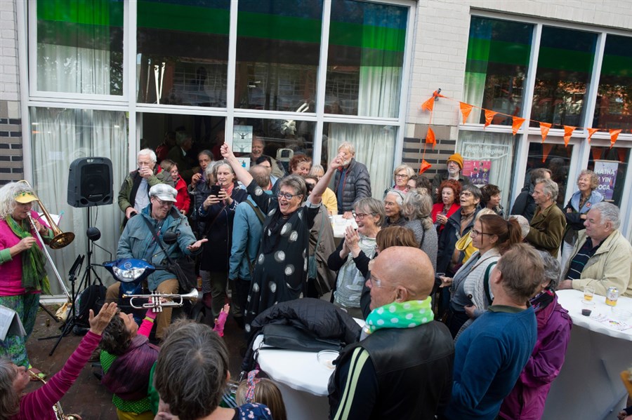 Bericht Amsterdam: Buurtbewoners kopen de Eester bekijken